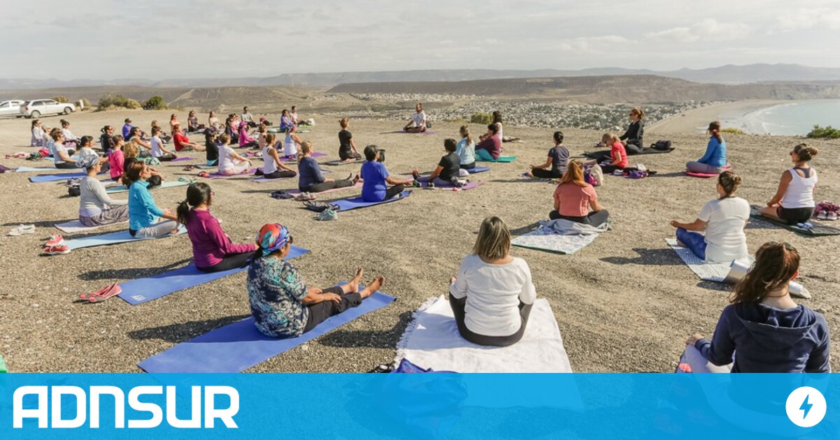 Este sábado hay clase gratuita de yoga al aire libre en Rada Tilly