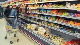 Tres supermercados anunciaron que bajan un 15% los precios y los congelan por dos meses 